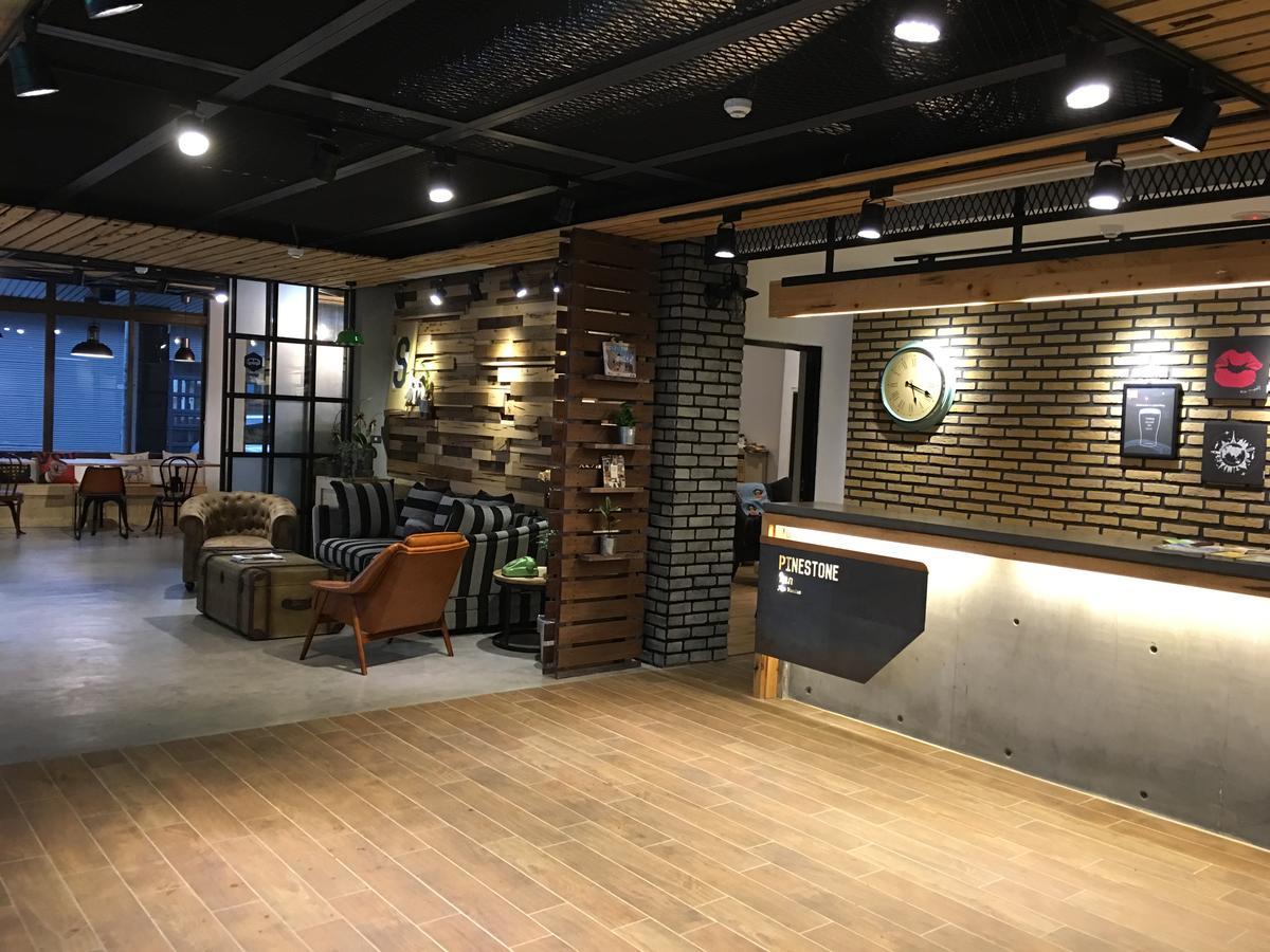 Pinestone Inn Цзянь Экстерьер фото